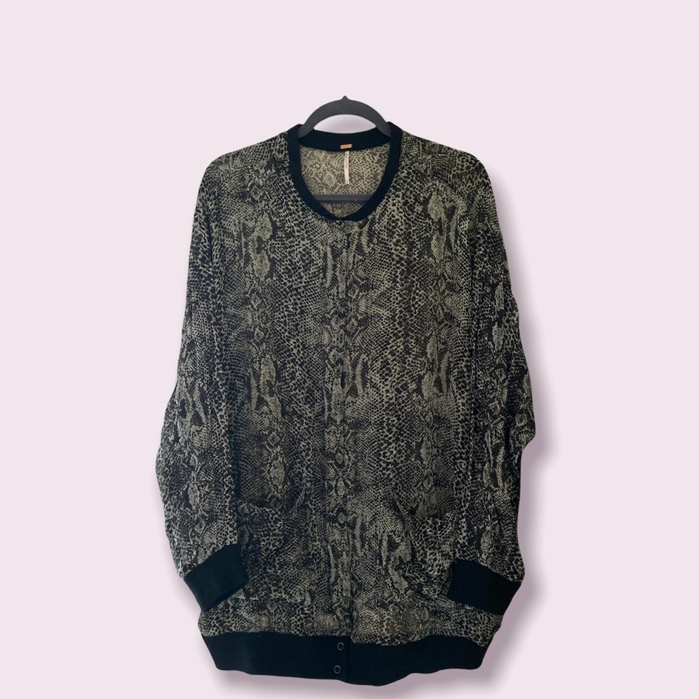 Free People size M black/white print sheet shirt/blouse